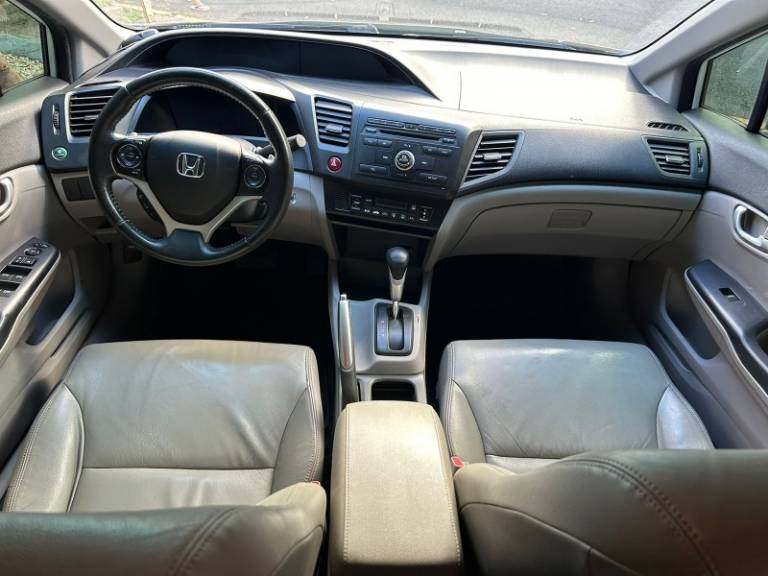 HONDA - CIVIC - 2014/2015 - Branca - R$ 77.800,00