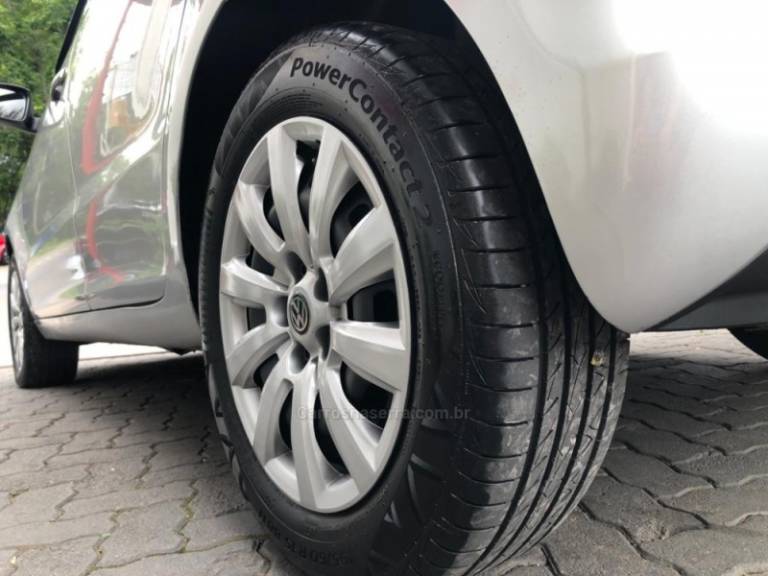 VOLKSWAGEN - FOX - 2015/2016 - Prata - R$ 49.800,00
