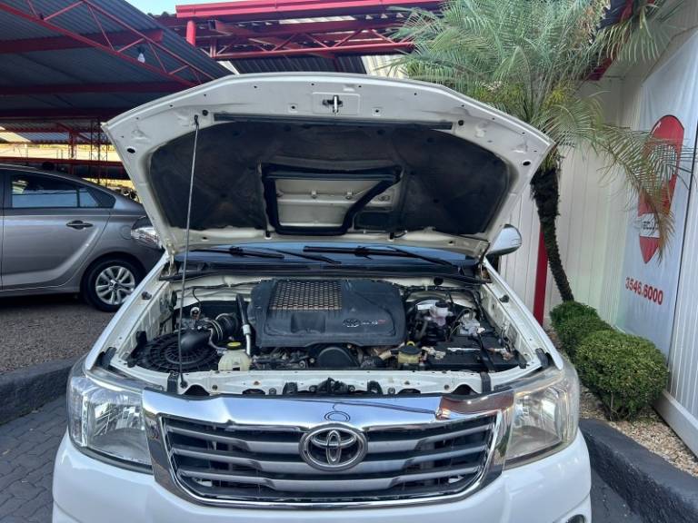 TOYOTA - HILUX - 2015/2015 - Branca - R$ 149.800,00