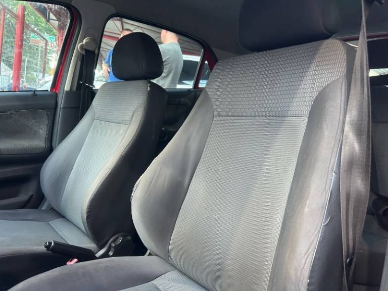 VOLKSWAGEN - GOL - 2011/2012 - Vermelha - R$ 16.800,00