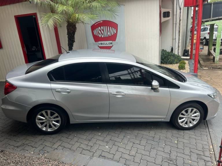 HONDA - CIVIC - 2014/2014 - Prata - R$ 73.800,00