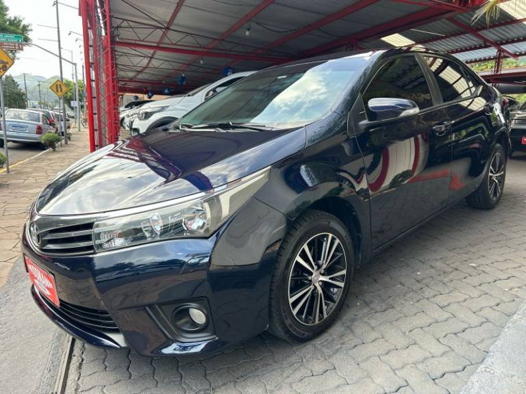 TOYOTA - COROLLA - 2016/2017 - Azul - R$ 93.800,00