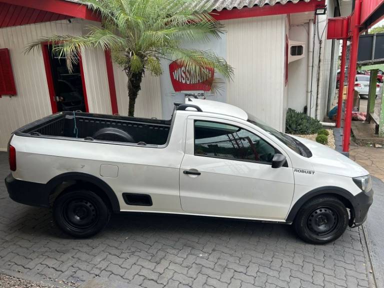 VOLKSWAGEN - SAVEIRO - 2018/2018 - Branca - R$ 42.800,00