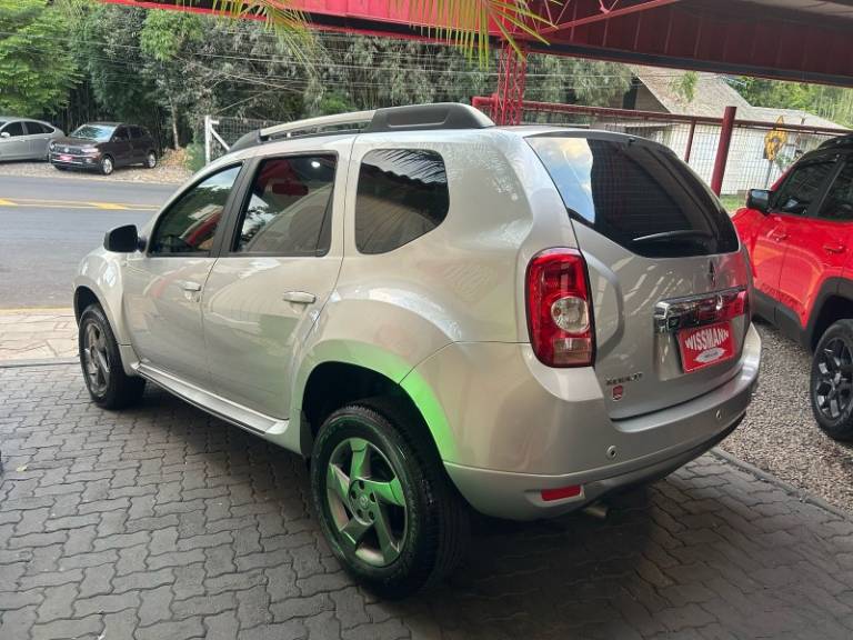 RENAULT - DUSTER - 2013/2014 - Prata - R$ 51.800,00