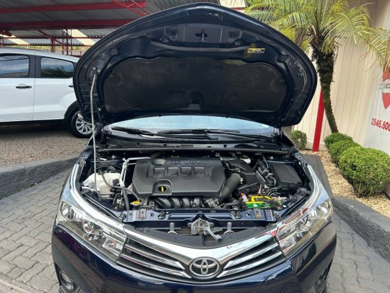 TOYOTA - COROLLA - 2016/2017 - Azul - R$ 93.800,00