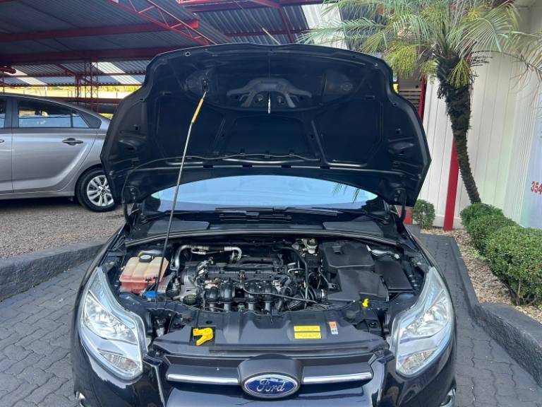 FORD - FOCUS - 2013/2014 - Preta - R$ 50.800,00
