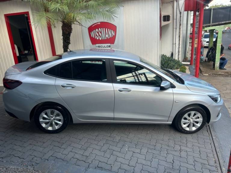 CHEVROLET - ONIX - 2022/2023 - Prata - R$ 77.800,00