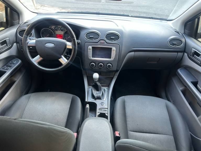 FORD - FOCUS - 2012/2013 - Prata - R$ 41.800,00