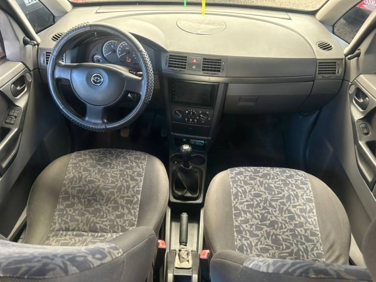 CHEVROLET - MERIVA - 2003/2003 - Prata - R$ 17.900,00