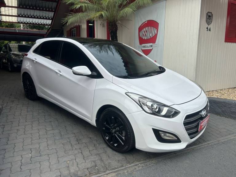 HYUNDAI - I30 - 2016/2016 - Branca - R$ 83.800,00