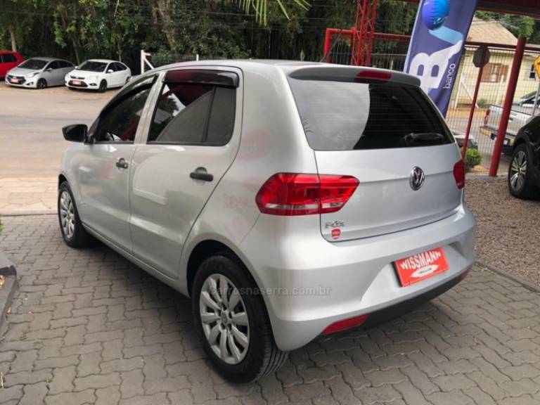VOLKSWAGEN - FOX - 2015/2016 - Prata - R$ 49.800,00