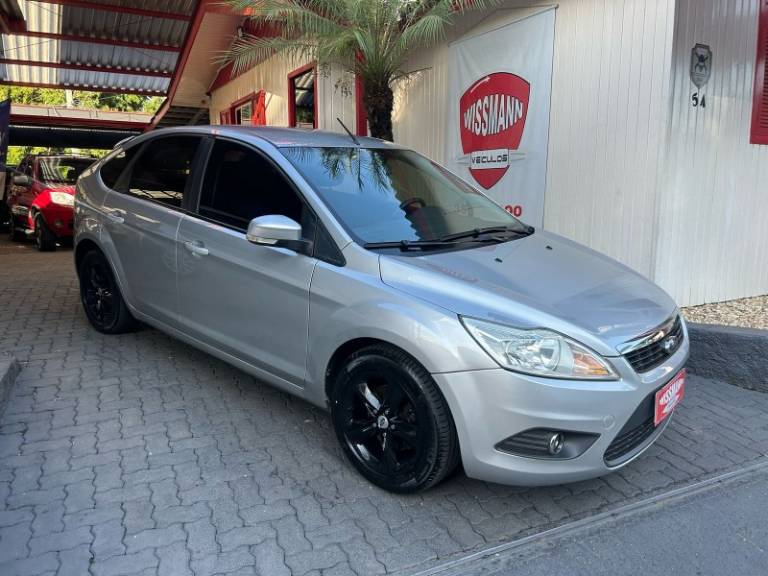 FORD - FOCUS - 2012/2013 - Prata - R$ 41.800,00