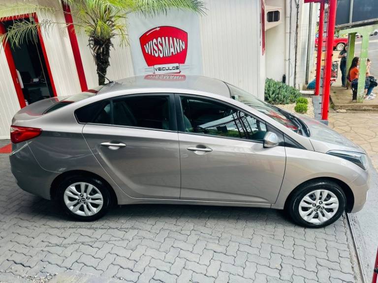HYUNDAI - HB20S - 2015/2016 - Prata - R$ 64.800,00