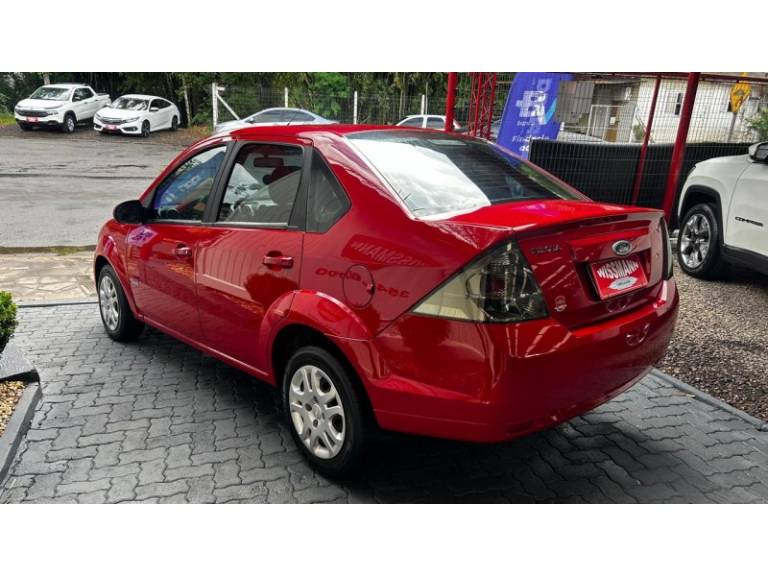 FORD - FIESTA - 2011/2012 - Vermelha - R$ 34.800,00