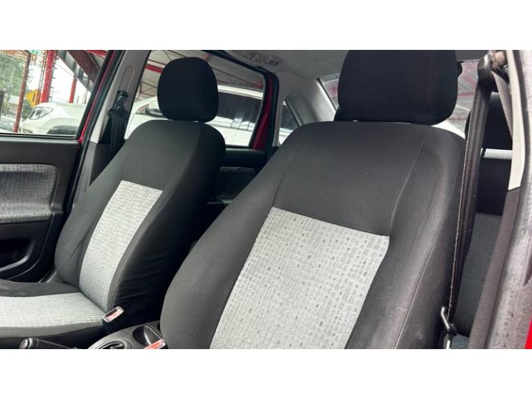 FORD - FIESTA - 2011/2012 - Vermelha - R$ 34.800,00