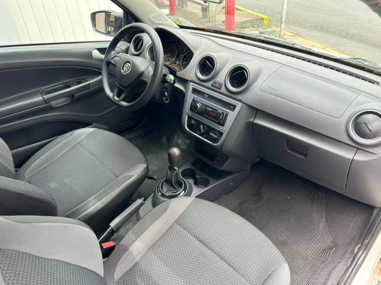 VOLKSWAGEN - SAVEIRO - 2018/2018 - Branca - R$ 42.800,00