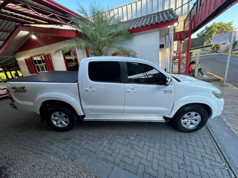 TOYOTA - HILUX - 2015/2015 - Branca - R$ 149.800,00