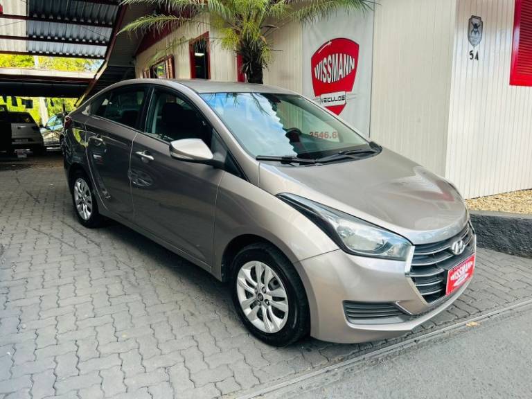 HYUNDAI - HB20S - 2015/2016 - Prata - R$ 64.800,00