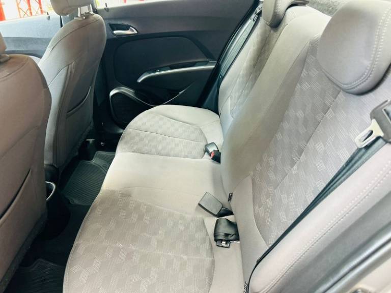 HYUNDAI - HB20S - 2015/2016 - Prata - R$ 64.800,00