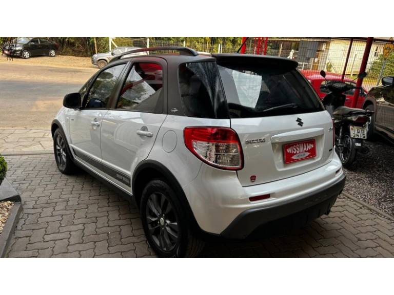 SUZUKI - SX4 - 2012/2013 - Branca - R$ 46.800,00