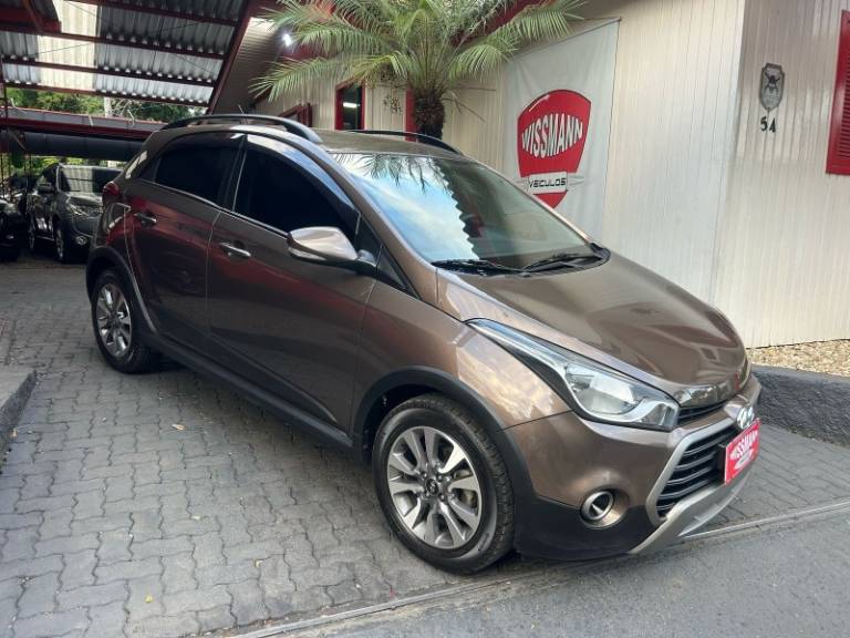 HYUNDAI - HB20X - 2017/2018 - Marrom - R$ 65.800,00