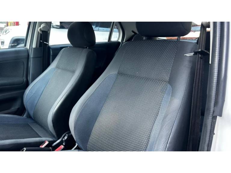 VOLKSWAGEN - GOL - 2014/2015 - Branca - R$ 41.800,00