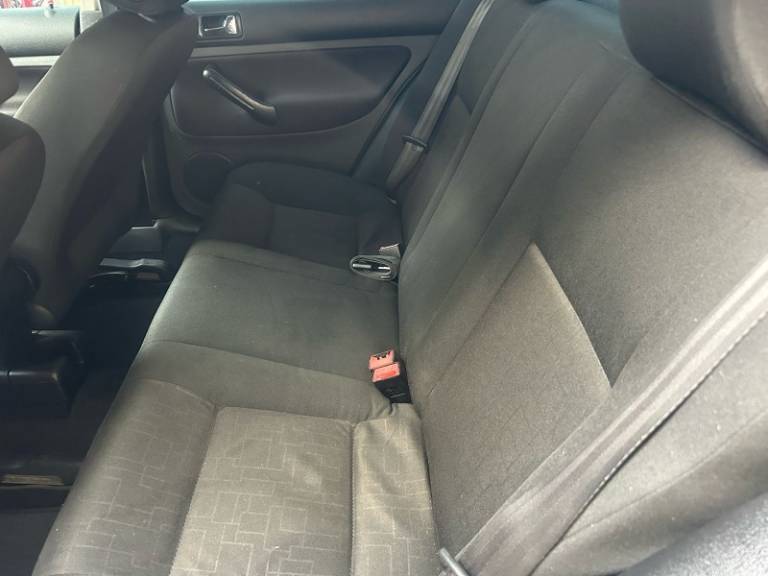VOLKSWAGEN - BORA - 2009/2010 - Cinza - R$ 42.800,00
