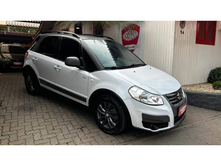 SUZUKI - SX4 - 2012/2013 - Branca - R$ 46.800,00