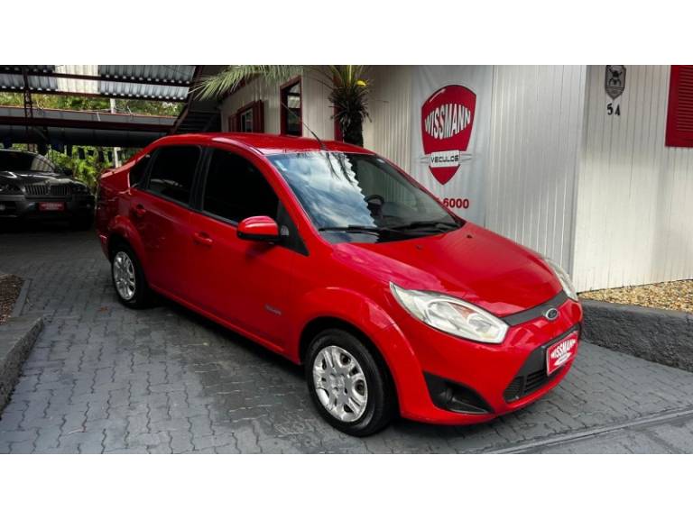 FORD - FIESTA - 2011/2012 - Vermelha - R$ 34.800,00
