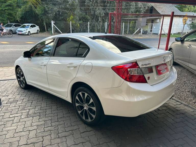 HONDA - CIVIC - 2014/2015 - Branca - R$ 77.800,00