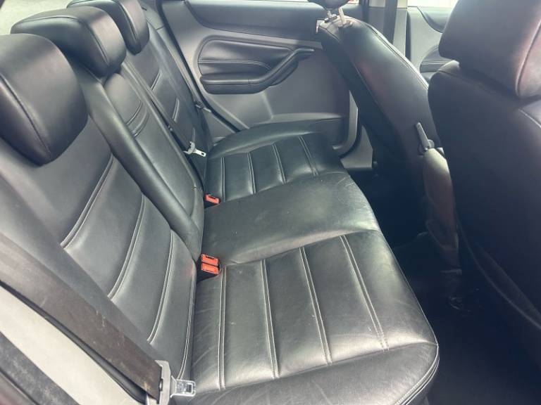FORD - FOCUS - 2011/2012 - Preta - R$ 43.800,00