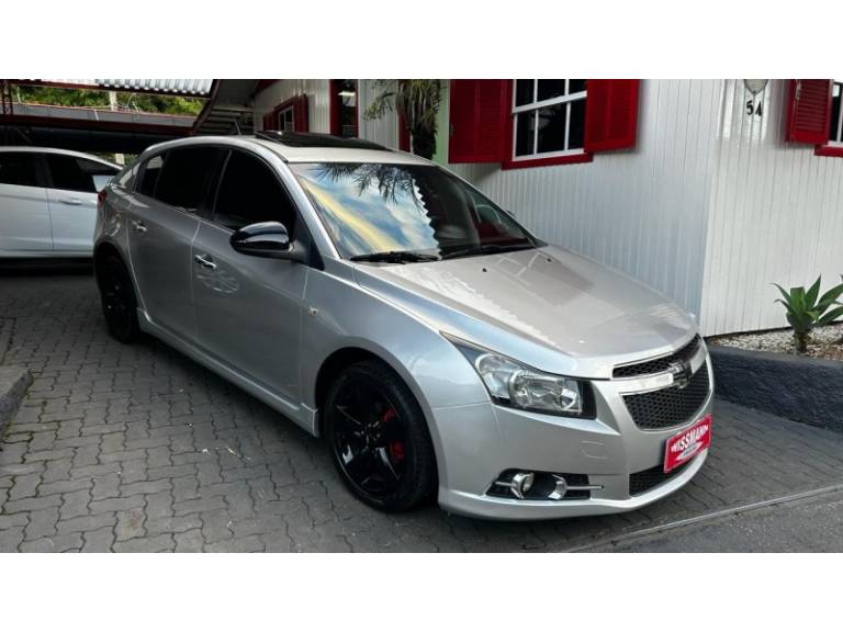 CHEVROLET - CRUZE - 2013/2014 - Prata - R$ 71.800,00