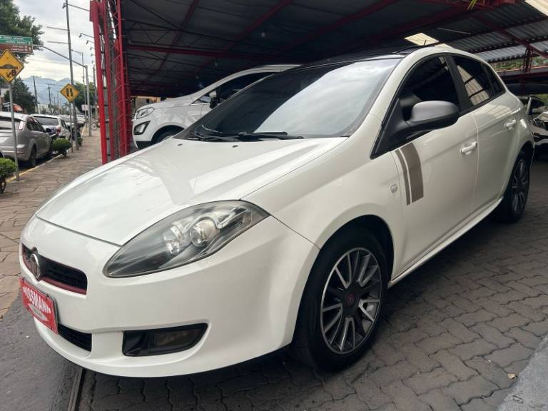 FIAT - BRAVO - 2013/2013 - Branca - R$ 41.800,00