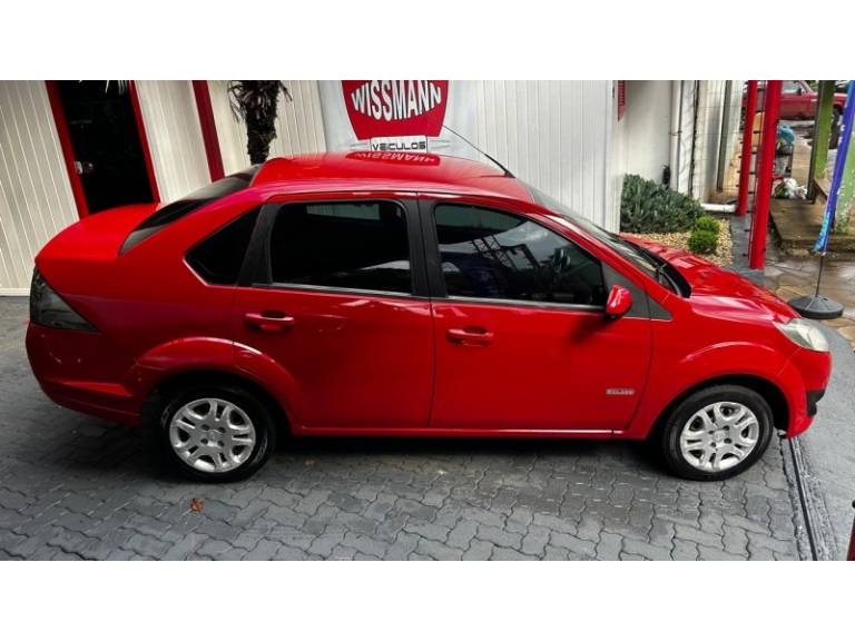 FORD - FIESTA - 2011/2012 - Vermelha - R$ 34.800,00