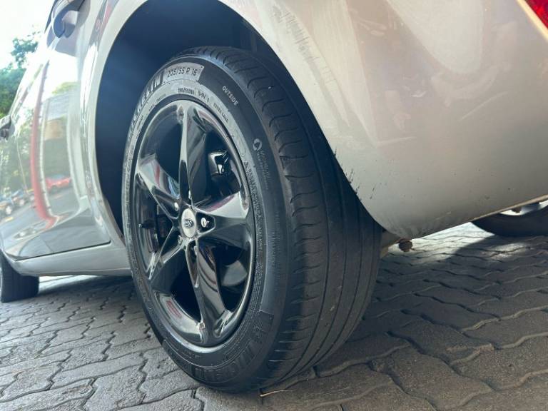 FORD - FOCUS - 2012/2013 - Prata - R$ 41.800,00