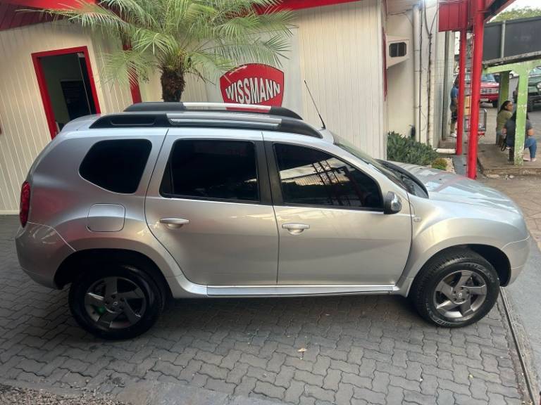 RENAULT - DUSTER - 2013/2014 - Prata - R$ 51.800,00