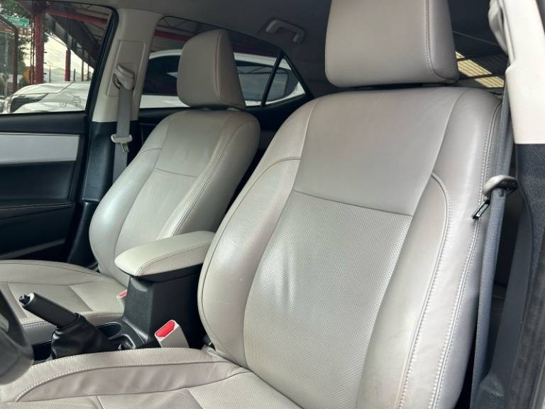 TOYOTA - COROLLA - 2016/2017 - Azul - R$ 93.800,00