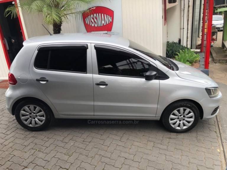 VOLKSWAGEN - FOX - 2015/2016 - Prata - R$ 49.800,00