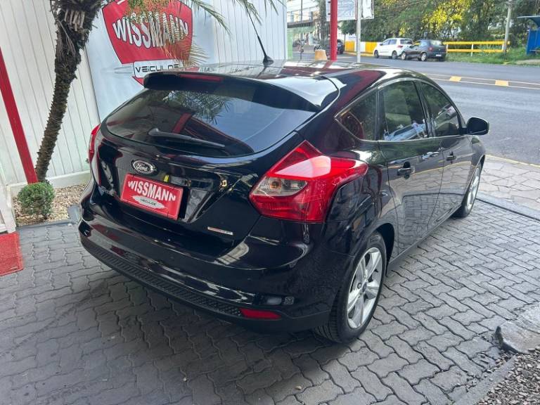 FORD - FOCUS - 2013/2014 - Preta - R$ 50.800,00