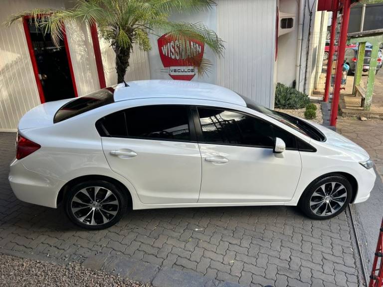 HONDA - CIVIC - 2014/2015 - Branca - R$ 77.800,00