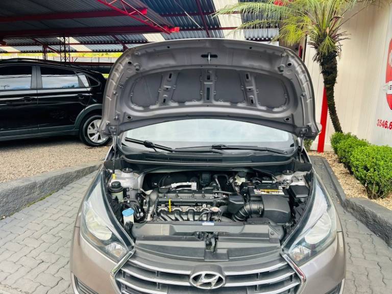 HYUNDAI - HB20S - 2015/2016 - Prata - R$ 64.800,00