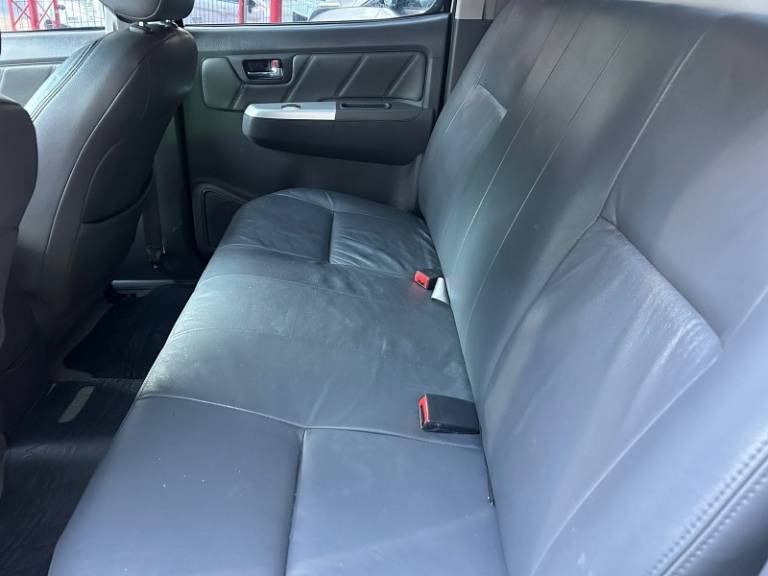 TOYOTA - HILUX - 2015/2015 - Branca - R$ 149.800,00