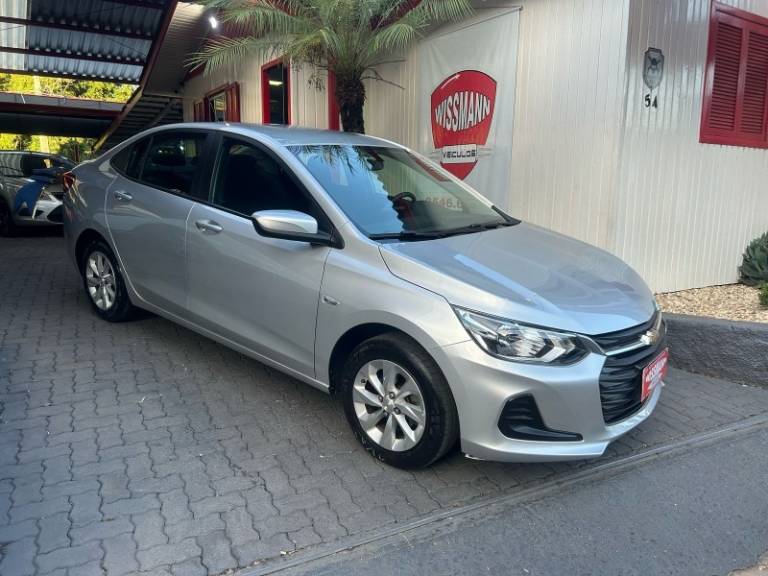 CHEVROLET - ONIX - 2022/2023 - Prata - R$ 77.800,00