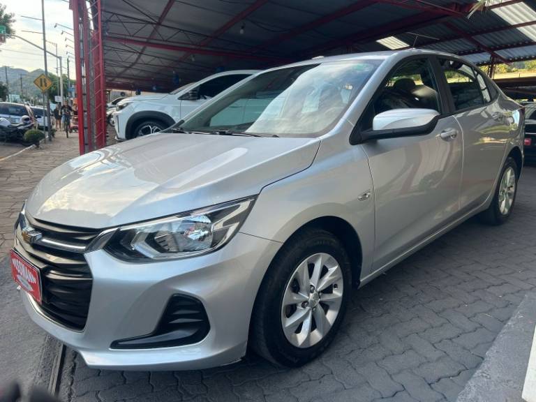 CHEVROLET - ONIX - 2022/2023 - Prata - R$ 77.800,00