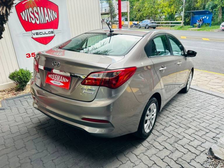 HYUNDAI - HB20S - 2015/2016 - Prata - R$ 64.800,00