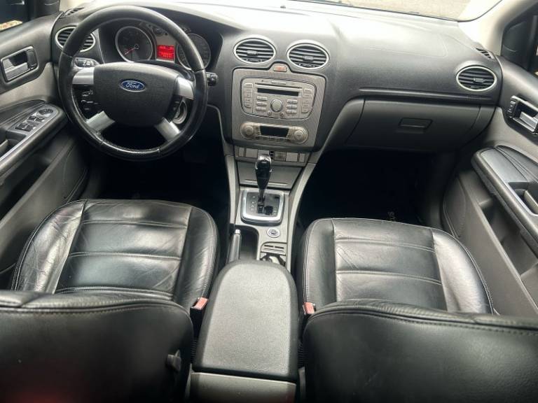 FORD - FOCUS - 2011/2012 - Preta - R$ 43.800,00