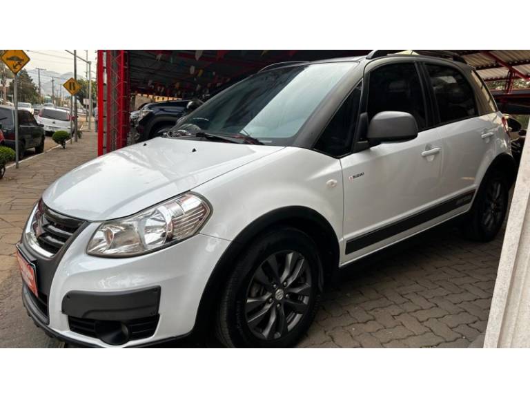 SUZUKI - SX4 - 2012/2013 - Branca - R$ 46.800,00