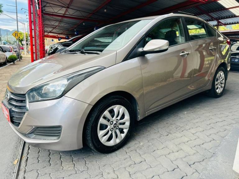 HYUNDAI - HB20S - 2015/2016 - Prata - R$ 64.800,00