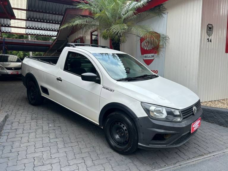 VOLKSWAGEN - SAVEIRO - 2018/2018 - Branca - R$ 42.800,00