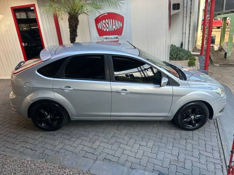 FORD - FOCUS - 2012/2013 - Prata - R$ 41.800,00